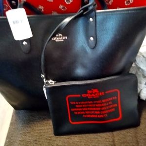 NWT COACH CITY TOTE WITH POUCH CONNECTED.